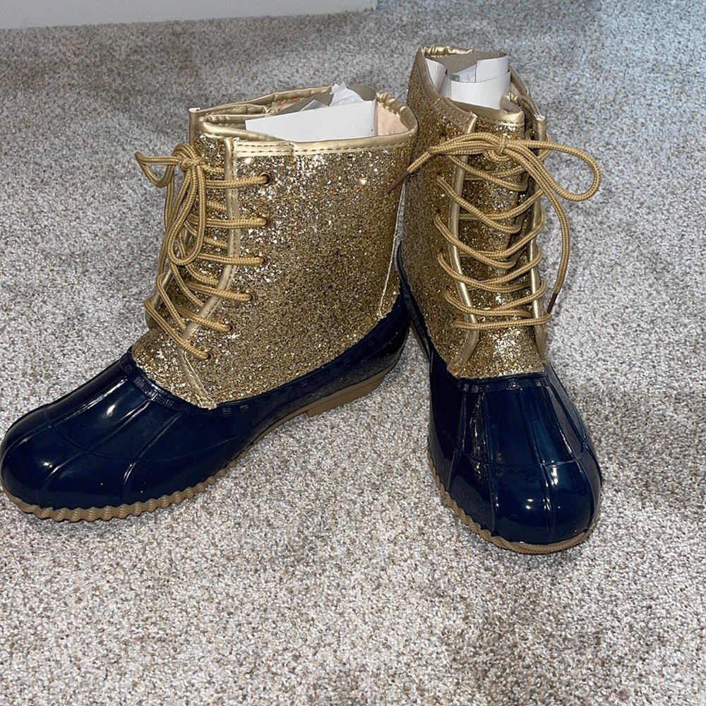 NEVERWORN woman’s glitter duck boots.